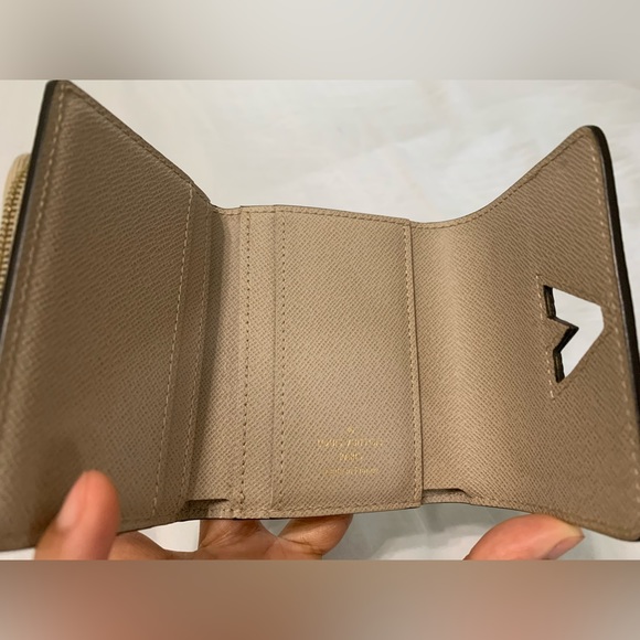 Louis Vuitton Twist Compact Wallet In Epi
leather (galet tone) - Picture 12 of 16